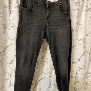 Universal Standard distressed black mid rise Siene in size 16